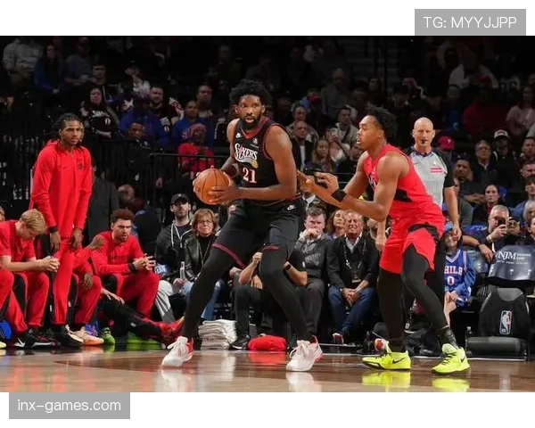 艾顿挡拆制造错位提升内线效率显著拉开与恩比德差距