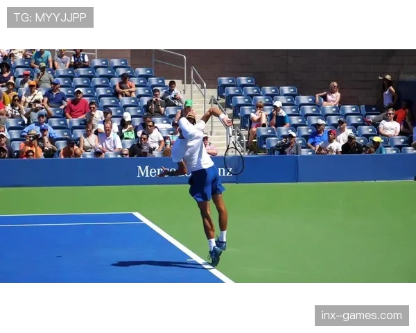 德约科维奇凌晨四点还在练发球，这人是真不睡觉还是把咖啡当水喝？