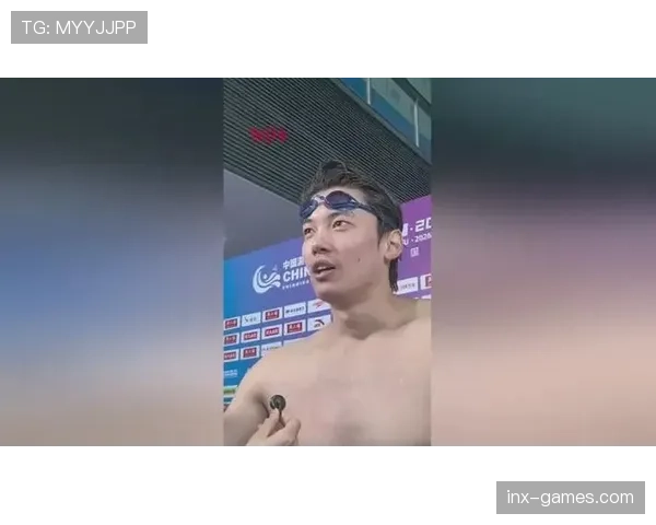 汪顺训练完直接啃鸡胸肉的样子，真当自己是铁打的？